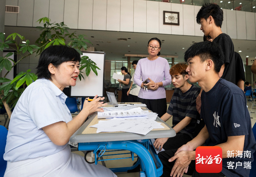 线下招聘会面试技巧_大学生求职形象管理_面试策略