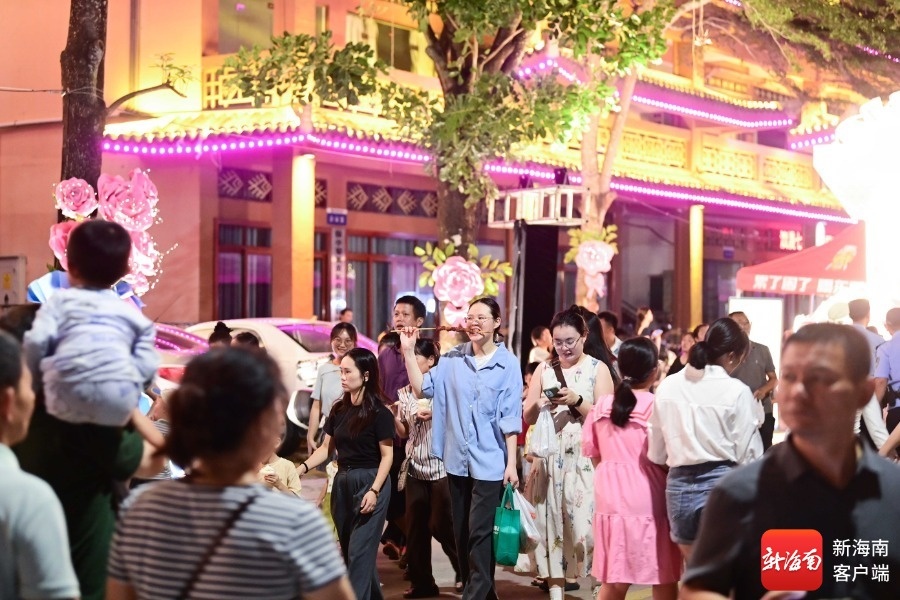 海南嬉水节嗨潮集市：一站式吃“购”保亭