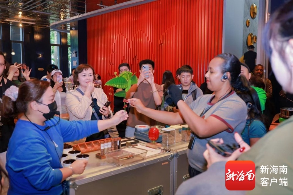 “华体会- 华体会体育官网- 体育APP下载全球南方”媒体走进万宁 感受咖啡创新与冲浪活力