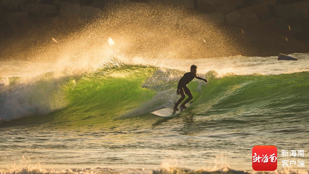 踏浪飞驰！少年冲浪者逐梦陵水香水湾