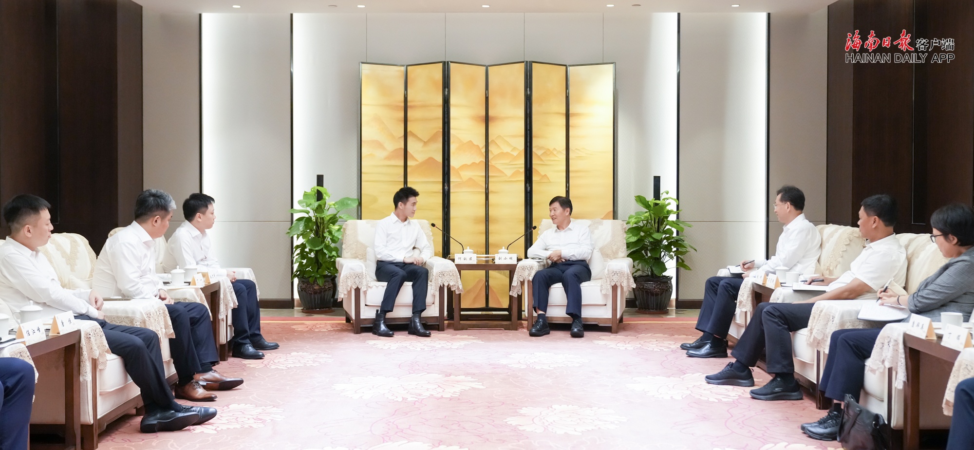 刘小明会见星竞威武集团客人-南海网