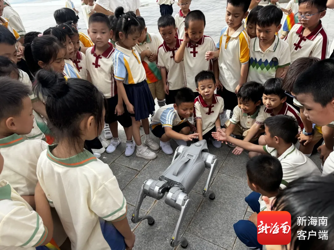 文昌这所新学校：将航天科技融入“开学第一课”